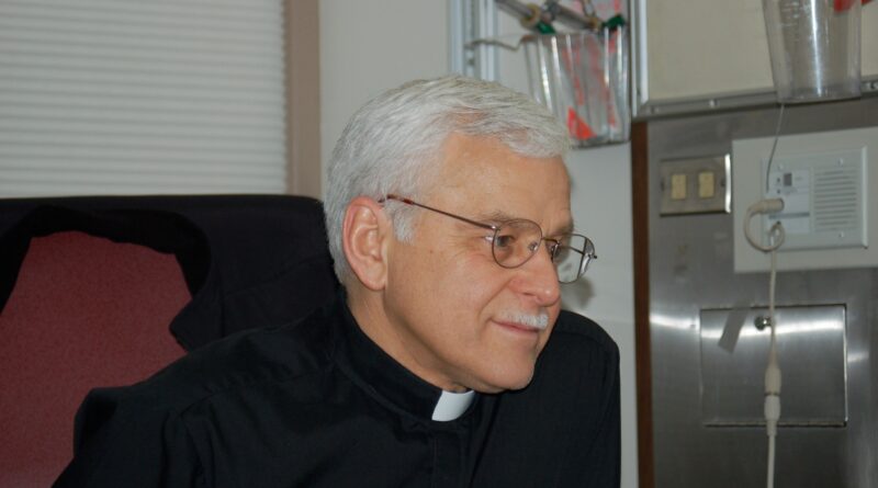 Fr. Ken Molinaro, CSC Notre Dame, IN Death and Obituary: Forever In Our Hearts